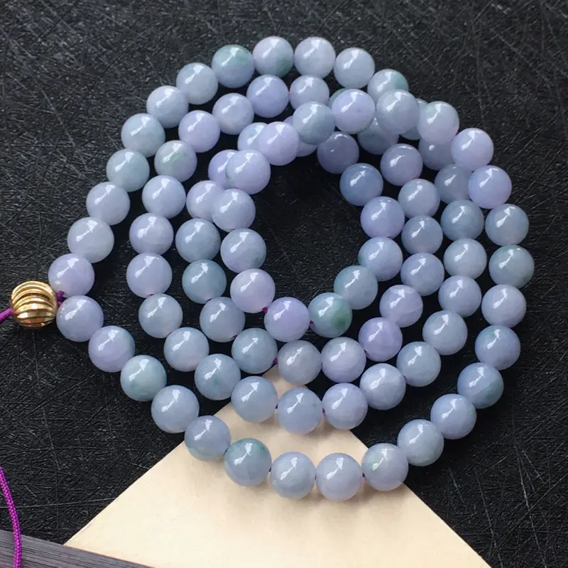 翡翠紫罗兰圆珠项链，种水好玉质细腻温润，颜色漂亮。项链周长：63cm 尺寸：取大 7.2mm 取小：7.1mm