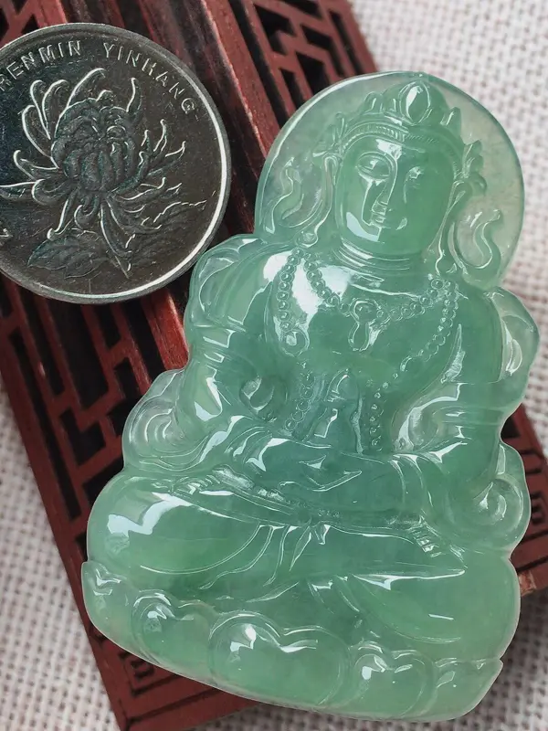 【冰带底色度母挂件,面相慈祥,底色漂亮,玉质细腻,莹润光泽,料子干净,尺寸:58.3*37*5】图7
