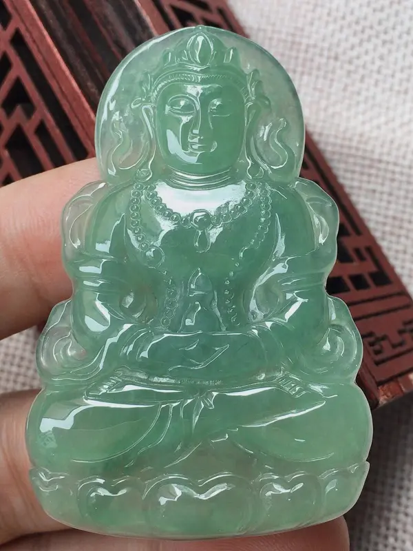 【冰带底色度母挂件,面相慈祥,底色漂亮,玉质细腻,莹润光泽,料子干净,尺寸:58.3*37*5】图8