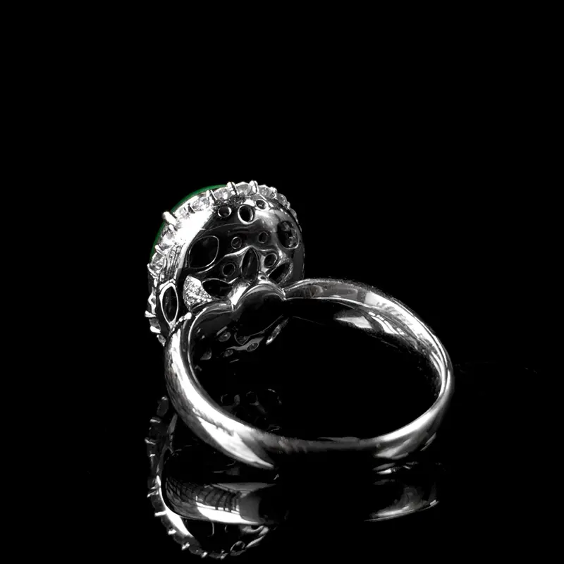 18K金镶翡翠戒指，水润通透，饱满明亮，整体尺寸：16.7*13.5*11.4mm，石尺寸：13.6*11.4mm，圈口：14.5