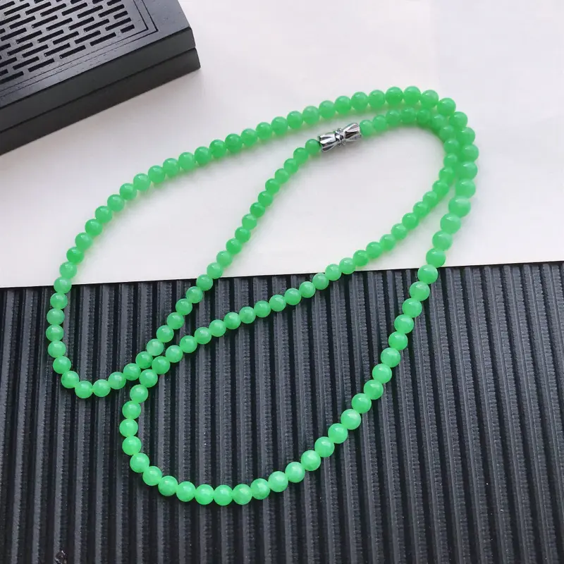 天然翡翠A货糯化种满绿圆珠项链 总长550mm，珠5mm玉质细腻，种水好 上身效果漂亮