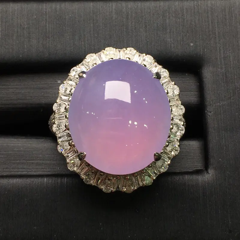 紫罗兰蛋面女戒指，18k金豪华镶钻，无纹无裂，种好色好，质量杠杠的，性价比超高