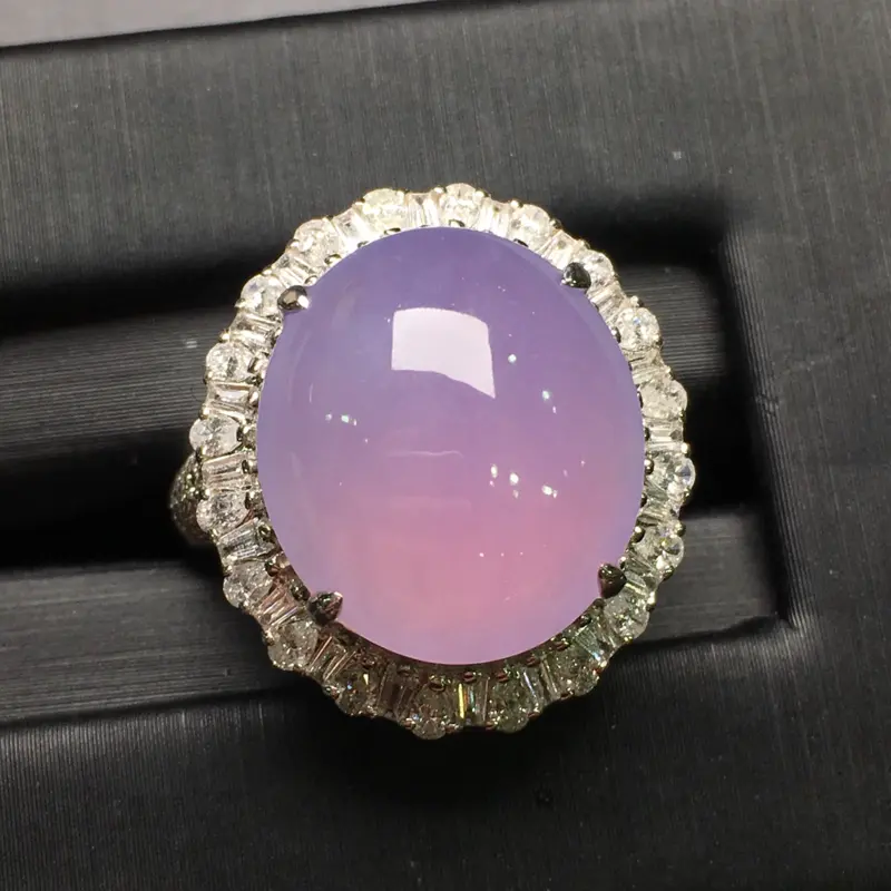 紫罗兰蛋面女戒指，18k金豪华镶钻，无纹无裂，种好色好，质量杠杠的，性价比超高