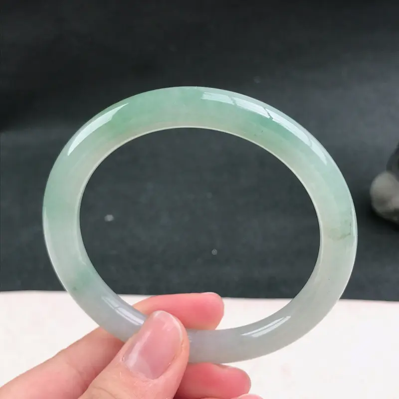 【满色圆条手镯54圈品相清爽优雅,佩戴效果更佳。尺寸:54.1/8.4/8mm】图6