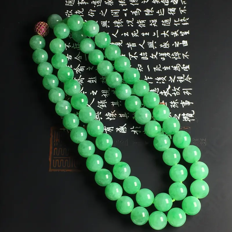 糯化种阳绿佛珠项链 佛珠尺寸11毫米 玉质水润 色样亮丽