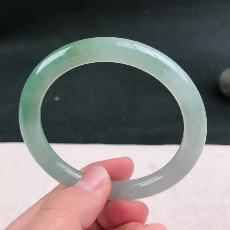 【满色圆条手镯54圈品相清爽优雅,佩戴效果更佳。尺寸:54.1/8.4/8mm】图4