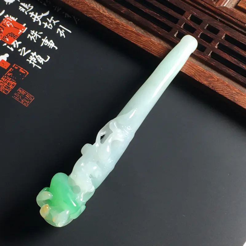 糯化种飘绿生意兴隆烟嘴 尺寸86-10-16毫米 水润通透 雕工精致