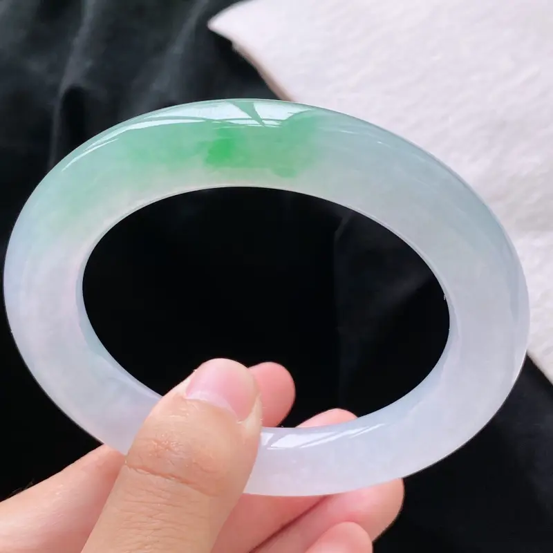 【圆条:56.8mm 天然a货种水飘绿圆条翡翠手镯,圈口:56.8/11.6/11.6mm】图1