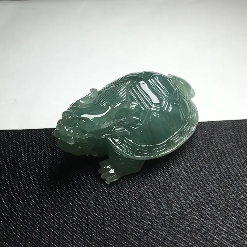 浅蓝水个性龙龟雕件，可把玩或做茶宠，雕工精细，尺寸：51.7*34.3*18.7mm。（下单前请先咨询）