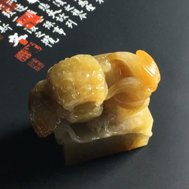 糯种黄翡貔貅印章 尺寸47-28-48毫米 水润细腻 色彩艳丽 雕工精湛