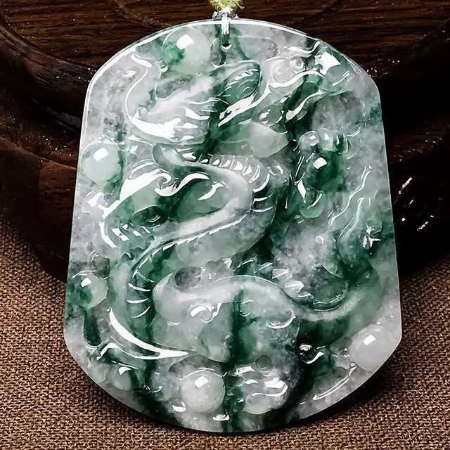 【热烈推荐🎁🎁飘绿龙牌吊坠,种老水润,上身佩戴效果非常好,尺寸56.5/46.3/4.7mm🍀🍀】图5