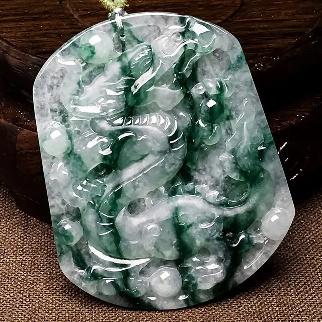 【热烈推荐🎁🎁飘绿龙牌吊坠,种老水润,上身佩戴效果非常好,尺寸56.5/46.3/4.7mm🍀🍀】图4