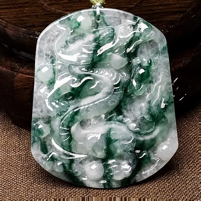 【热烈推荐🎁🎁飘绿龙牌吊坠,种老水润,上身佩戴效果非常好,尺寸56.5/46.3/4.7mm🍀🍀】图2