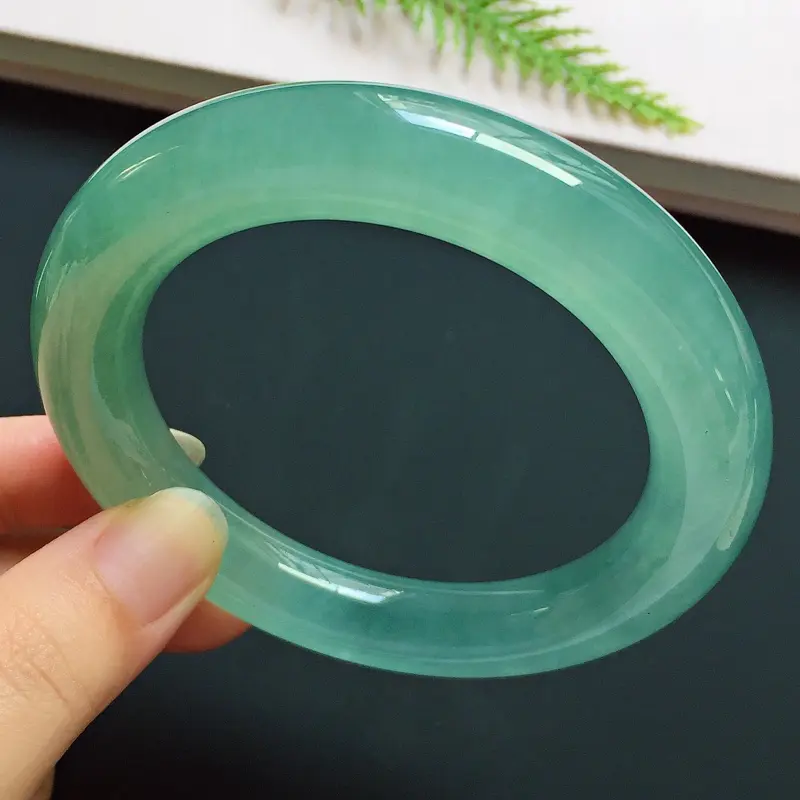 【正圈57.5mm,冰种晴底蓝手镯,冰润饱满,荧光闪闪,清雅宜人,高贵奢华】图4