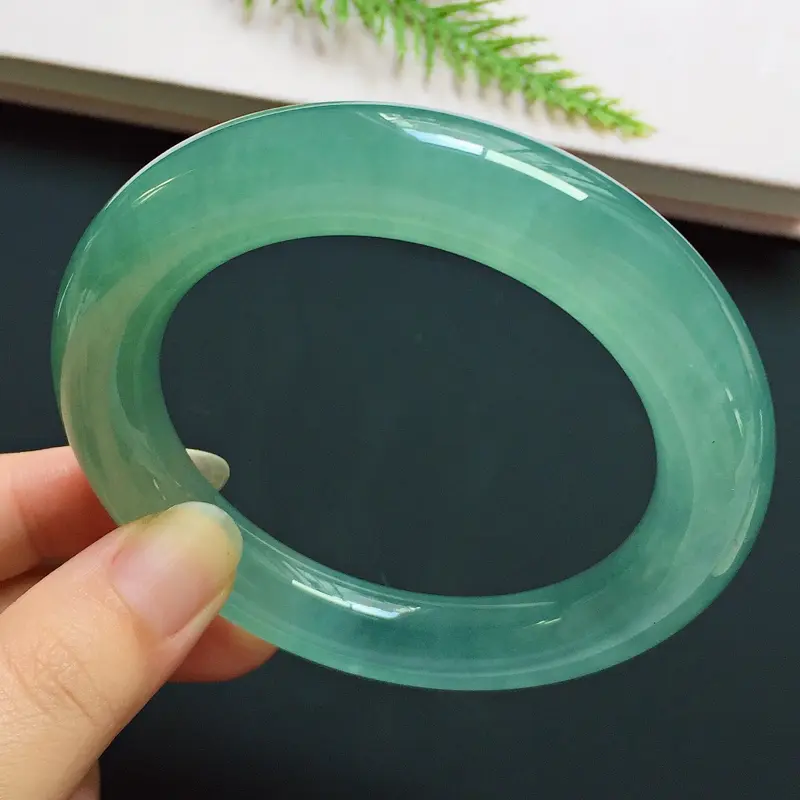 【正圈57.5mm,冰种晴底蓝手镯,冰润饱满,荧光闪闪,清雅宜人,高贵奢华】图3