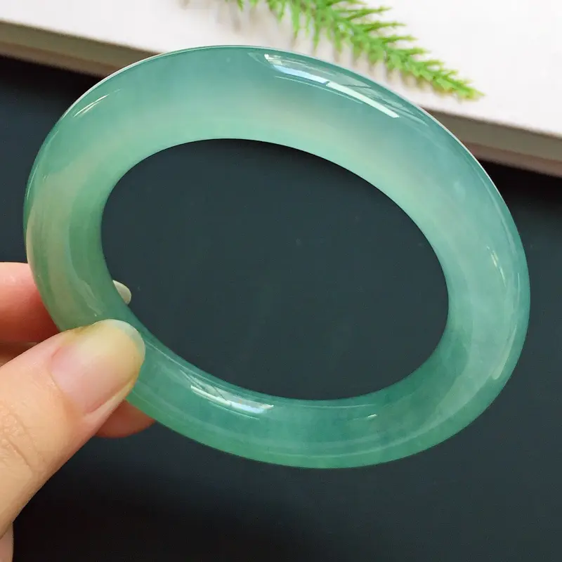 【正圈57.5mm,冰种晴底蓝手镯,冰润饱满,荧光闪闪,清雅宜人,高贵奢华】图6
