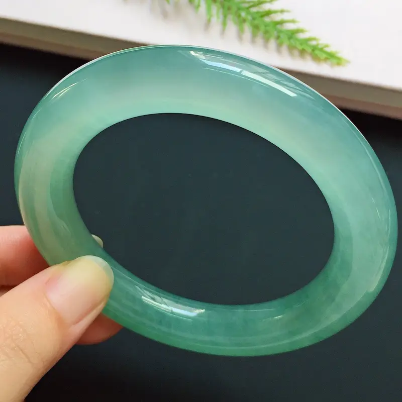 【正圈57.5mm,冰种晴底蓝手镯,冰润饱满,荧光闪闪,清雅宜人,高贵奢华】图9
