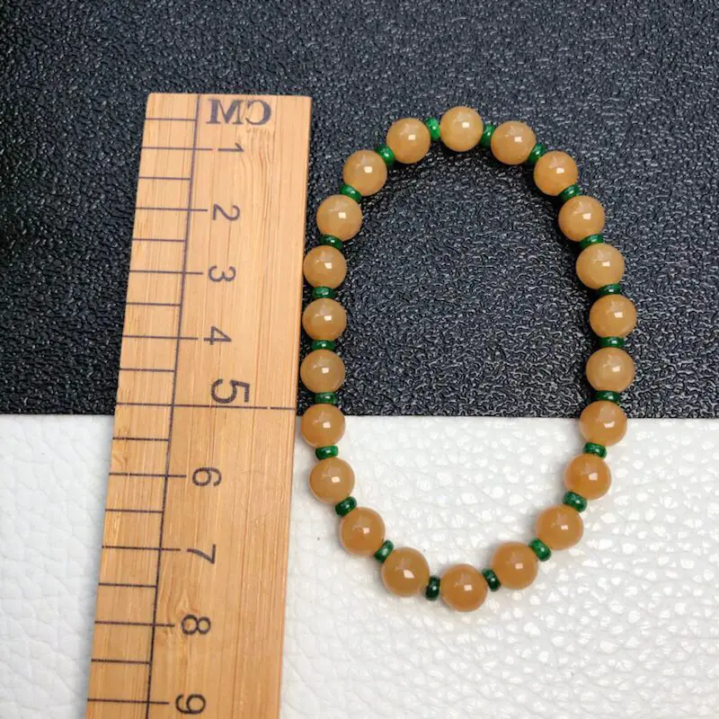 糯种黄翡翠珠链手链     直径6.2毫米      算盘珠子直径3.5毫米     质地细腻     色彩鲜艳      编号A068900