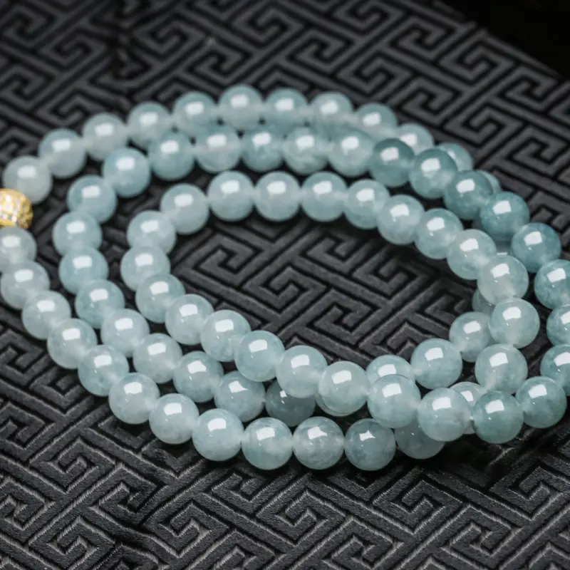 推荐收藏天然翡翠珠链，共78颗，取其中一颗珠尺寸大约9.4mm，珠子圆润饱满，玉质莹润，实物漂亮，佩戴效果高贵优雅，配珠为饰品珠。