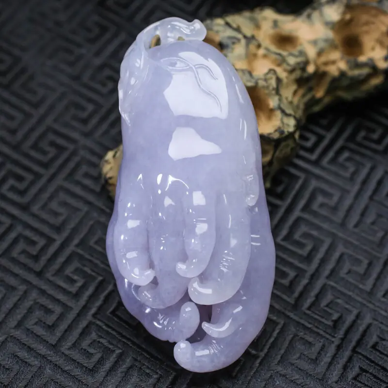 拍下有礼紫罗兰招财佛手翡翠手玩件,玉质莹润,雕工精细,有天然黄点