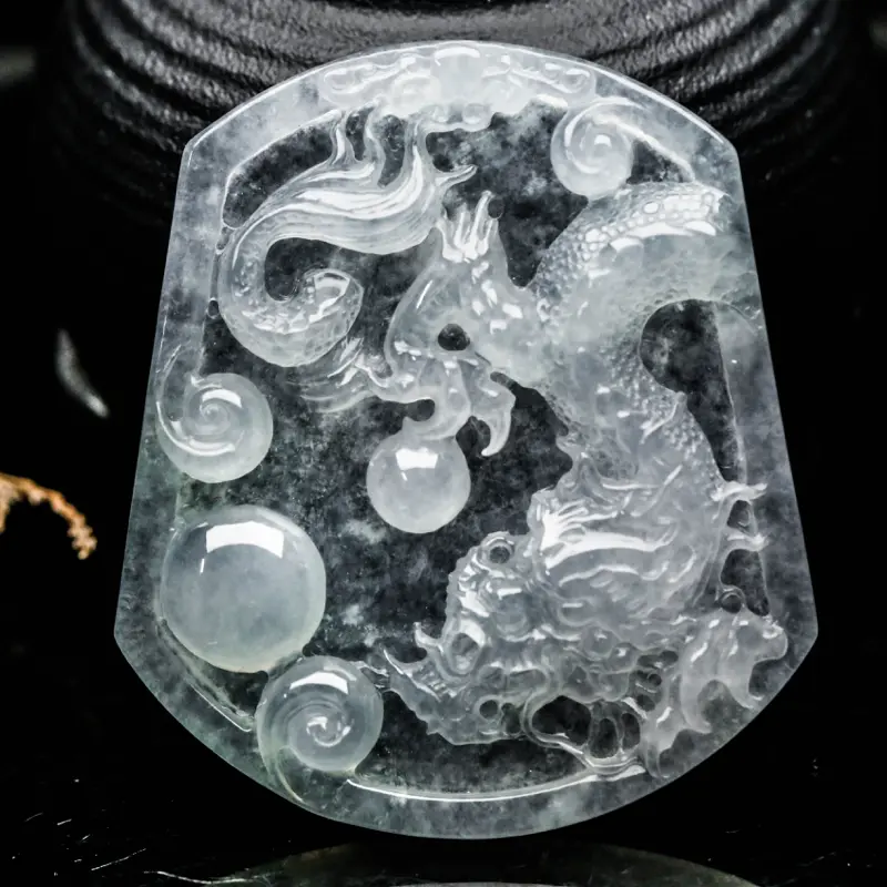 【拍下有礼🎁🎁🎁龙戏珠翡翠吊坠,霸气大方,立体生动,精工细作,佩戴效果优雅时尚,尺寸55.1*48.5*7.1mm。】图1