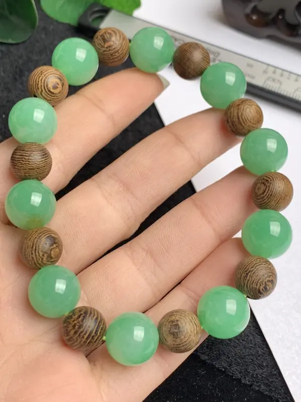 A货翡翠-种好满绿圆珠手链，尺寸-其一圆珠直径11.8mm，隔珠为装饰