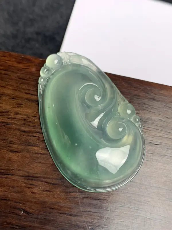 【A货翡翠-种好油绿如意吊坠,尺寸-37*23*5.2mm】图3
