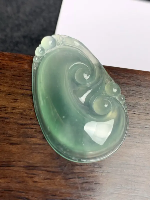 【A货翡翠-种好油绿如意吊坠,尺寸-37*23*5.2mm】图1
