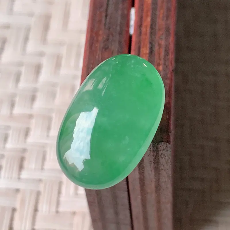 【冰润满绿翡翠戒面 质地细腻,清新自然的绿色,沁人心脾,镶嵌佩戴效果佳,无纹裂,性价比超值 W99 尺寸:18.8-12-5.5mm】图7