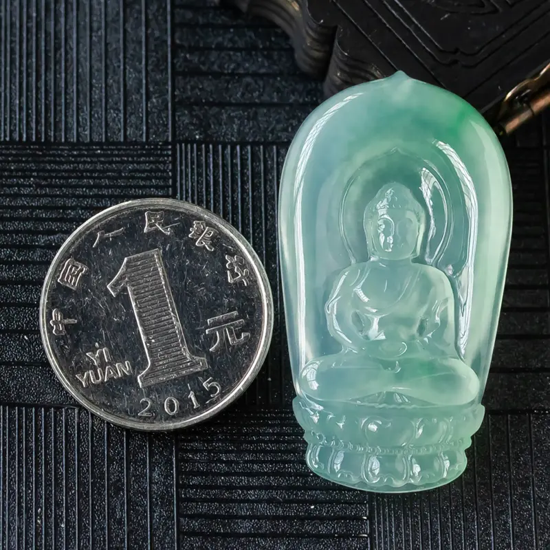 【冰种飘花翡翠佛祖,冰透水润,色佳,细腻温润,禅意十足,意境幽远,大师构思巧妙,佩戴有代代有福, 尺寸45.3*25.0*4.6】图5