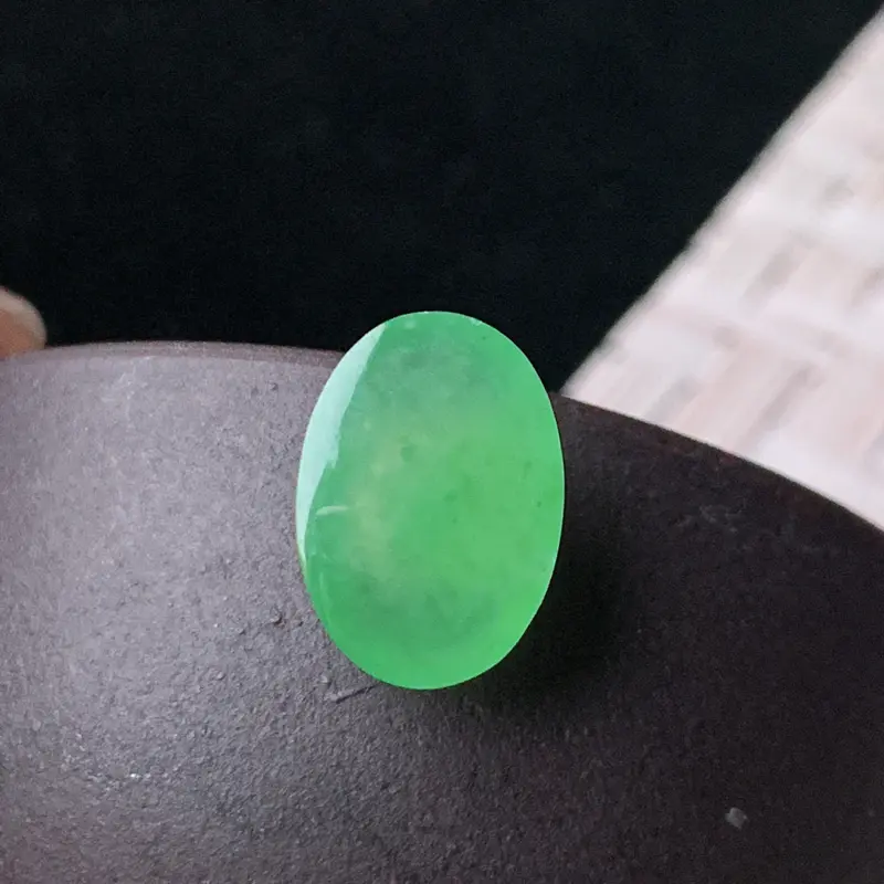 【冰润满绿翡翠戒面,质地细腻,清新自然的阳绿色,沁人心脾,镶嵌佩戴效果佳,无纹裂,性价比超值!W717 尺寸:12-8.6-3.3mm】图8