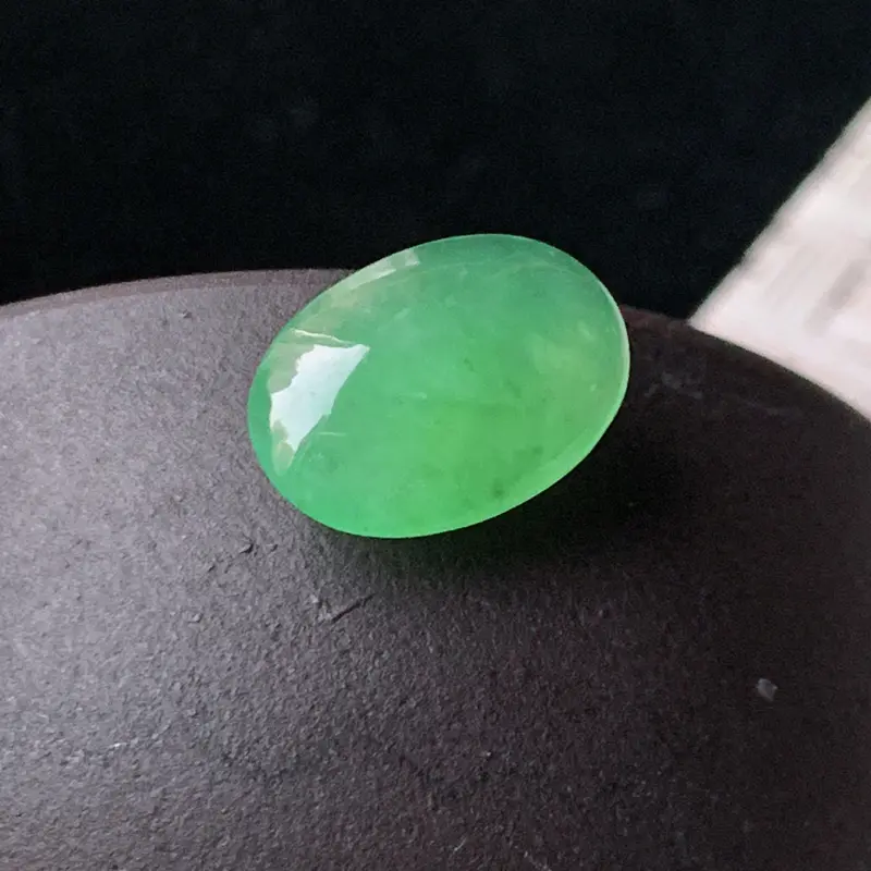 【冰润满绿翡翠戒面,质地细腻,清新自然的阳绿色,沁人心脾,镶嵌佩戴效果佳,无纹裂,性价比超值!W717 尺寸:12-8.6-3.3mm】图6