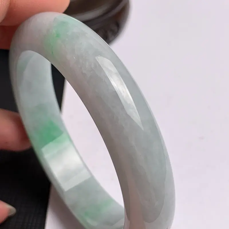 【【超低价秒杀】缅甸a货翡翠,水润飘绿正圈手镯58.8mm,玉质细腻,色彩艳丽,色阳青翠,条形大方得体,佩戴效果好~】图9