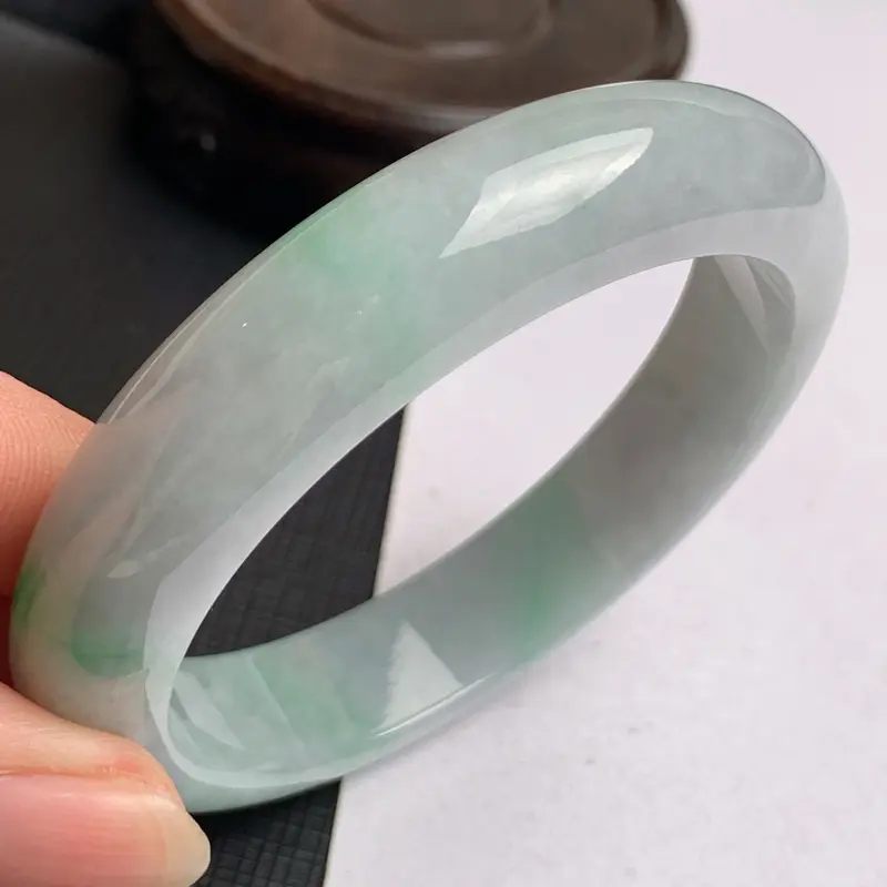 【【超低价秒杀】缅甸a货翡翠,水润飘绿正圈手镯58.8mm,玉质细腻,色彩艳丽,色阳青翠,条形大方得体,佩戴效果好~】图5