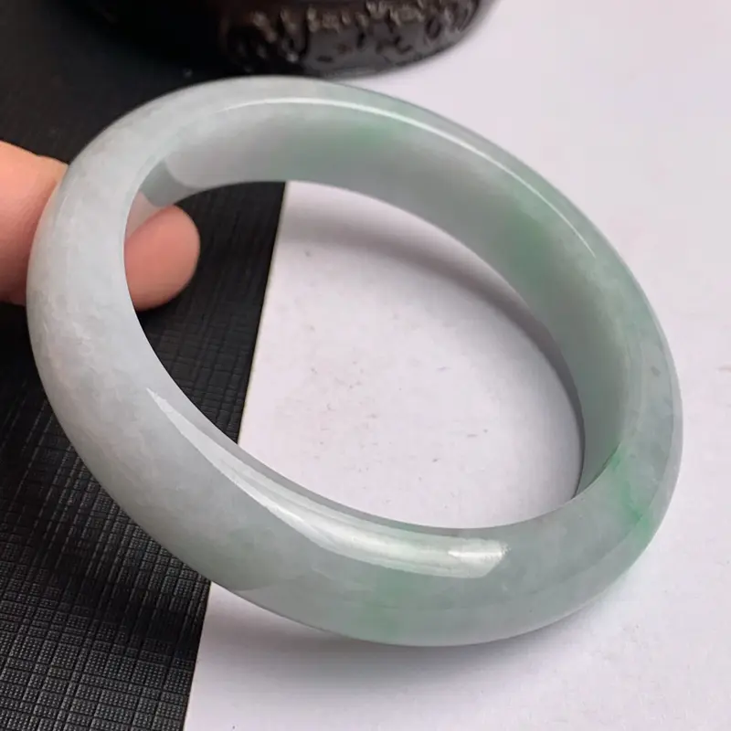 【【超低价秒杀】缅甸a货翡翠,水润飘绿正圈手镯58.8mm,玉质细腻,色彩艳丽,色阳青翠,条形大方得体,佩戴效果好~】图8