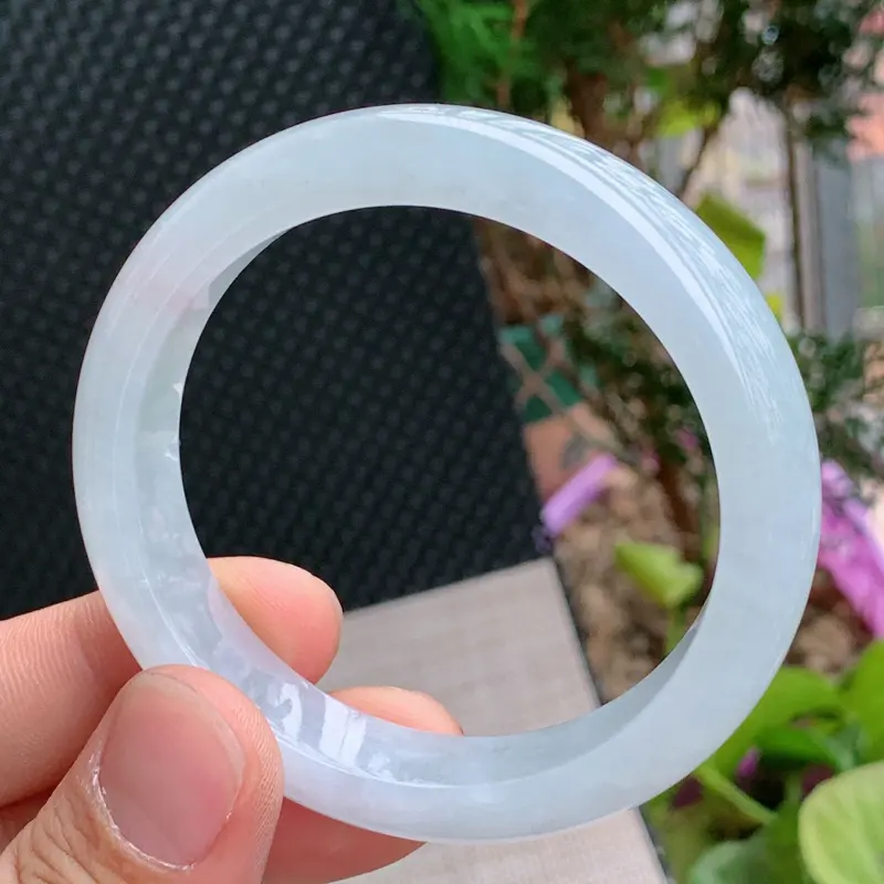【细腻手镯、圈口:56.5mm,A货翡翠冰润细腻宽边手镯、编号0122wx】图2
