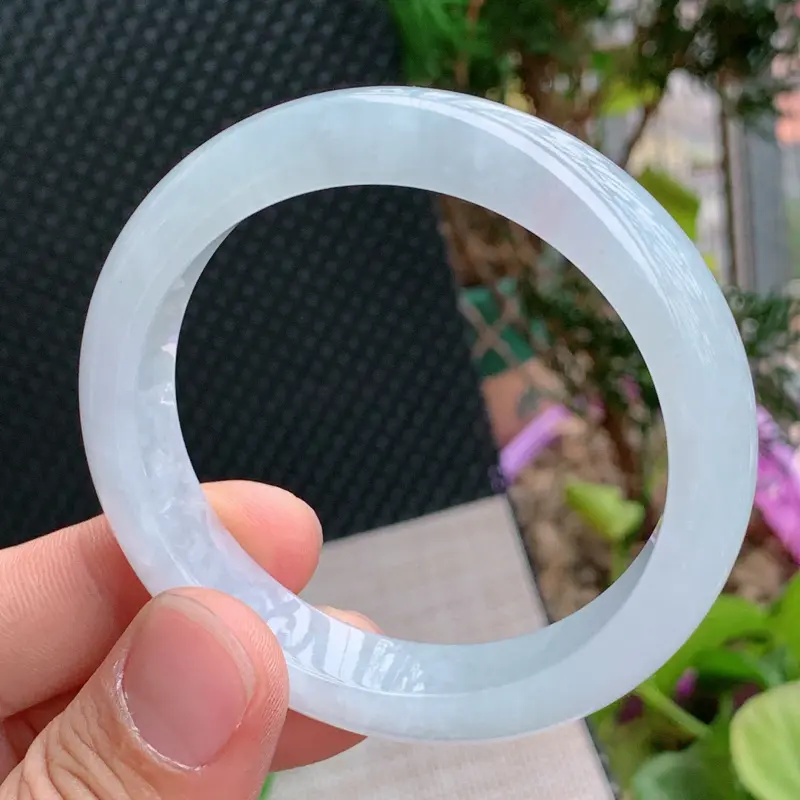 【细腻手镯、圈口:56.5mm,A货翡翠冰润细腻宽边手镯、编号0122wx】图1
