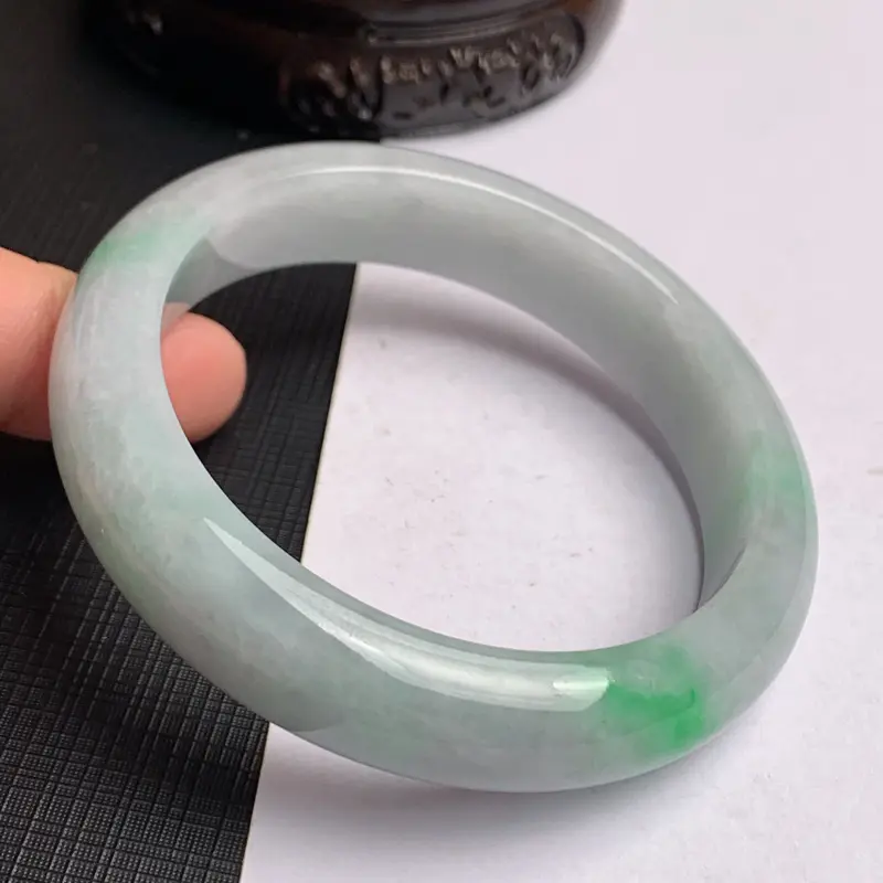 【【超低价秒杀】缅甸a货翡翠,水润飘绿正圈手镯58.8mm,玉质细腻,色彩艳丽,色阳青翠,条形大方得体,佩戴效果好~】图7