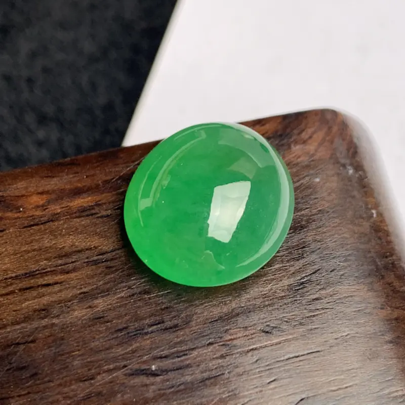 A货翡翠-种好满绿蛋面镶嵌件，尺寸-15.5*13.9*7.6mm