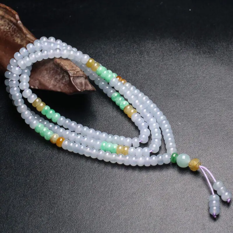 拍下有礼天然翡翠珠链，共191颗珠子，取其中一颗珠尺寸5.9*4.1mm，珠子清秀高雅，玉质莹润，佩戴效果高贵漂亮。