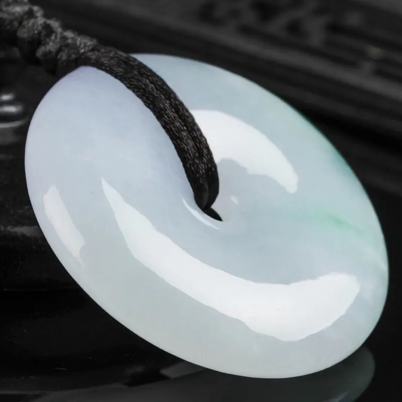 拍下有礼大平安扣翡翠吊坠,色泽清新,厚装大件,寓意平平安安,有天然白