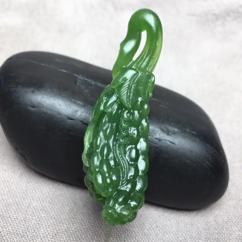 福瓜在玉件里的意为飞黄腾达,黄瓜多子而年年繁殖,代表着多子多孙