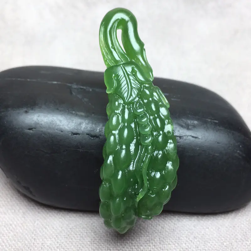 福瓜在玉件里的意为飞黄腾达,黄瓜多子而年年繁殖,代表着多子多孙