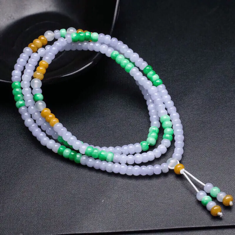 三彩翡翠珠链，共201颗珠子，取其中一颗珠尺寸大约5.5*3.8mm，色泽清新，清秀高雅！佩戴效