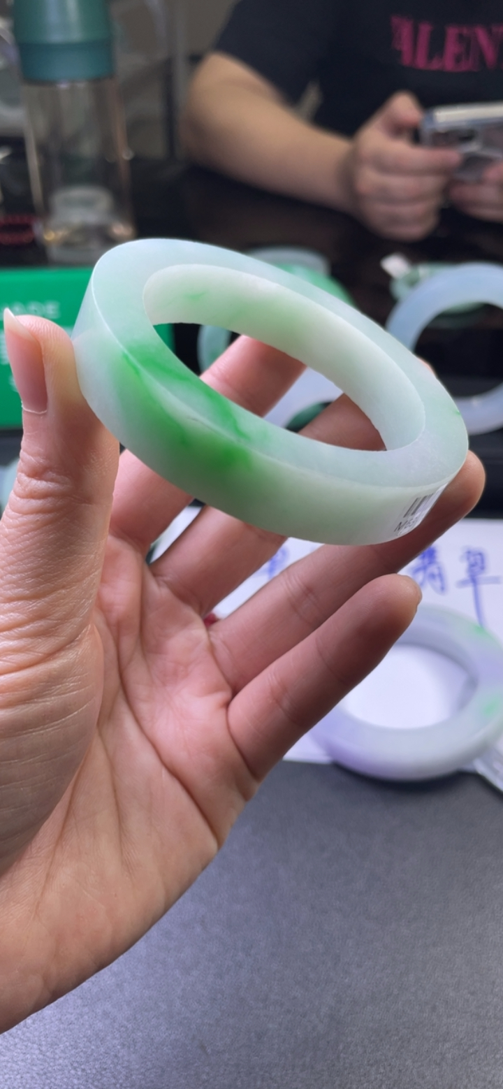【高货力荐】糯化种飘绿翡翠
