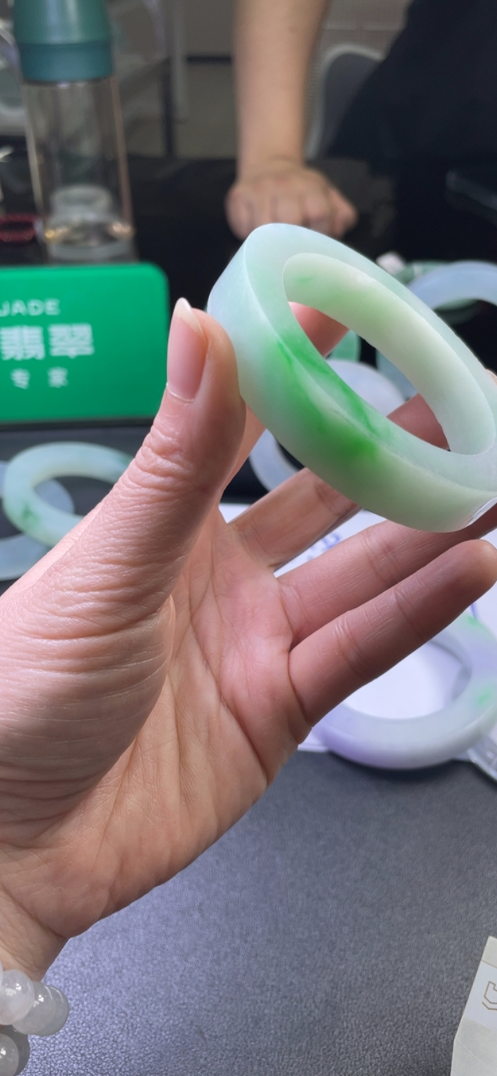 【高货力荐】糯化种飘绿翡翠