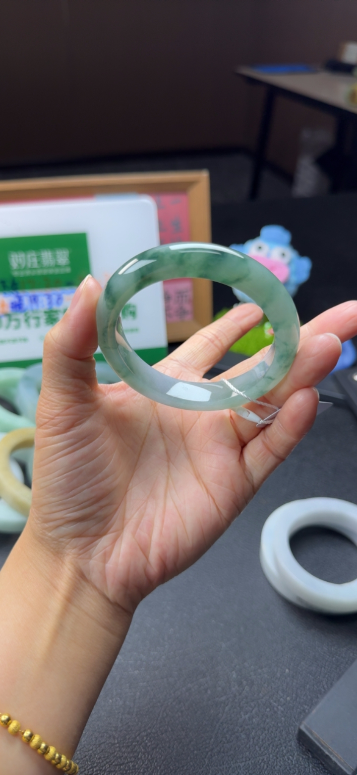 福利秒杀冰种飘绿花成品手镯（尺寸：55:4*11.6*8.7）价格可议