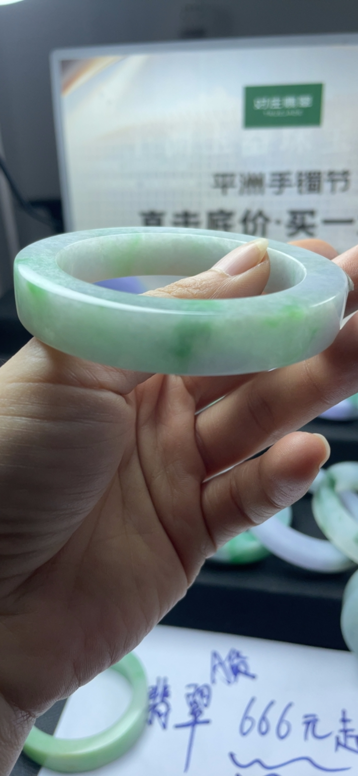 福利秒杀飘绿手镯