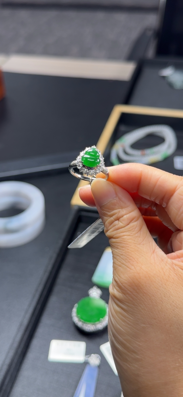 【高货力荐】对庄精品翡翠冰绿色葫芦戒指（裸石尺寸高8.6厚3.3）直播间有漏！