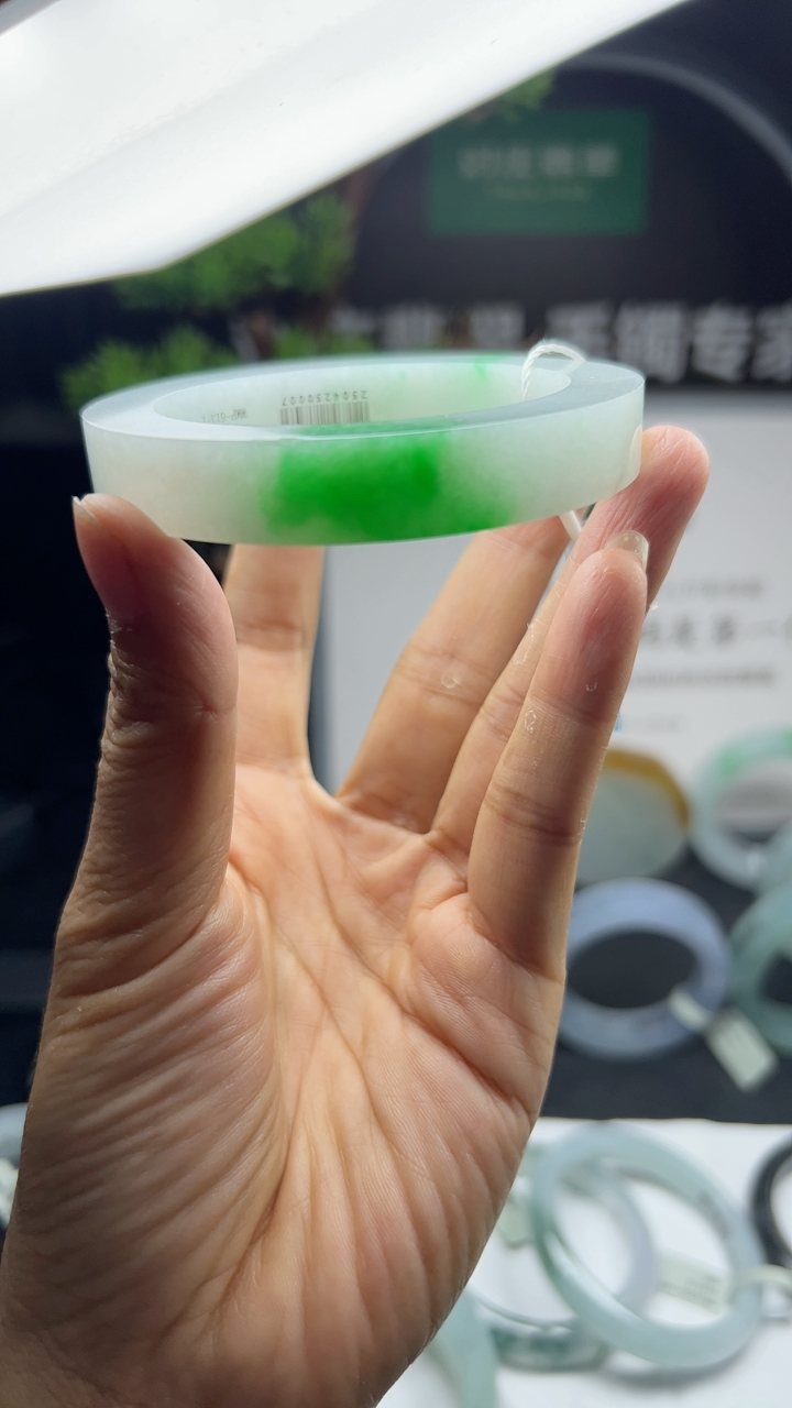【高货力荐】对庄甄选高端翡翠精品手镯